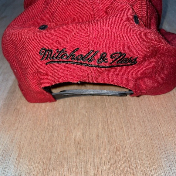 Miami Heat Basketball Mitchell And Ness‎ Men’s Red SnapBack Hat - Picture 3 of 4